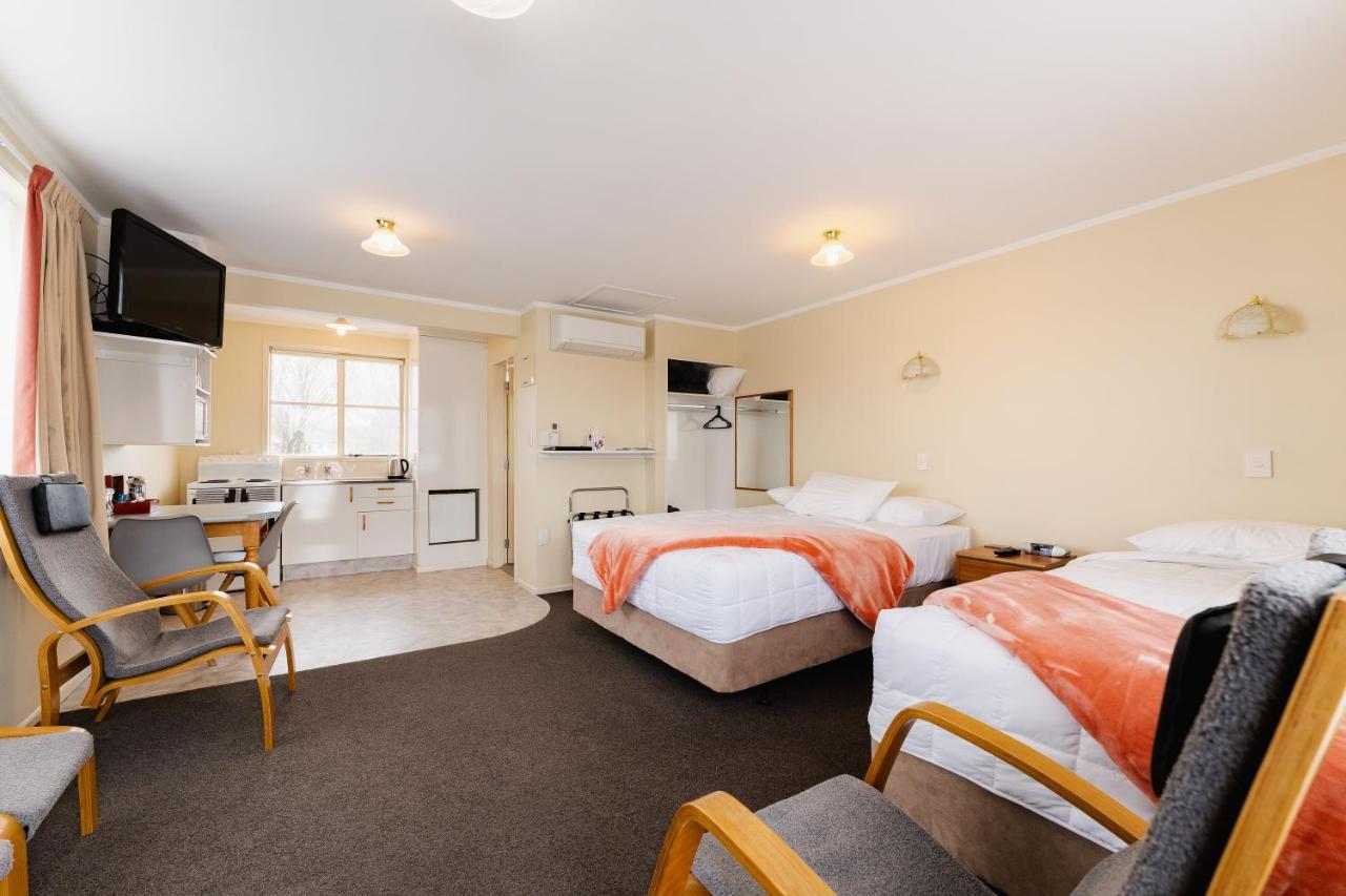 Highway Lodge Motel Balclutha Bagian luar foto
