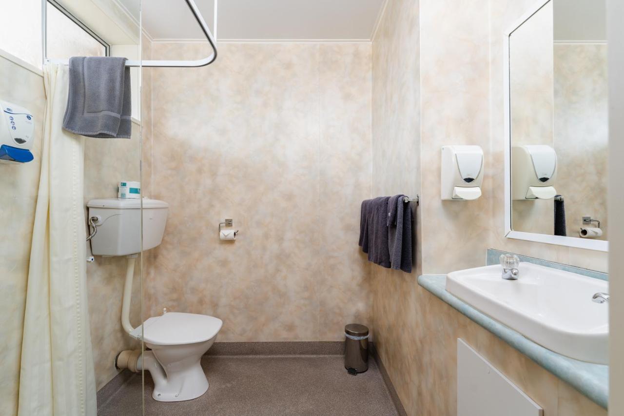 Highway Lodge Motel Balclutha Bagian luar foto