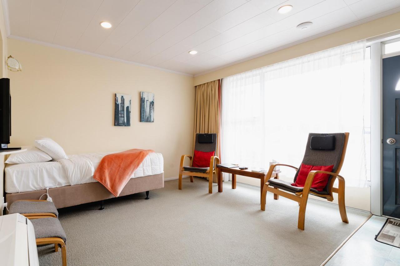 Highway Lodge Motel Balclutha Bagian luar foto