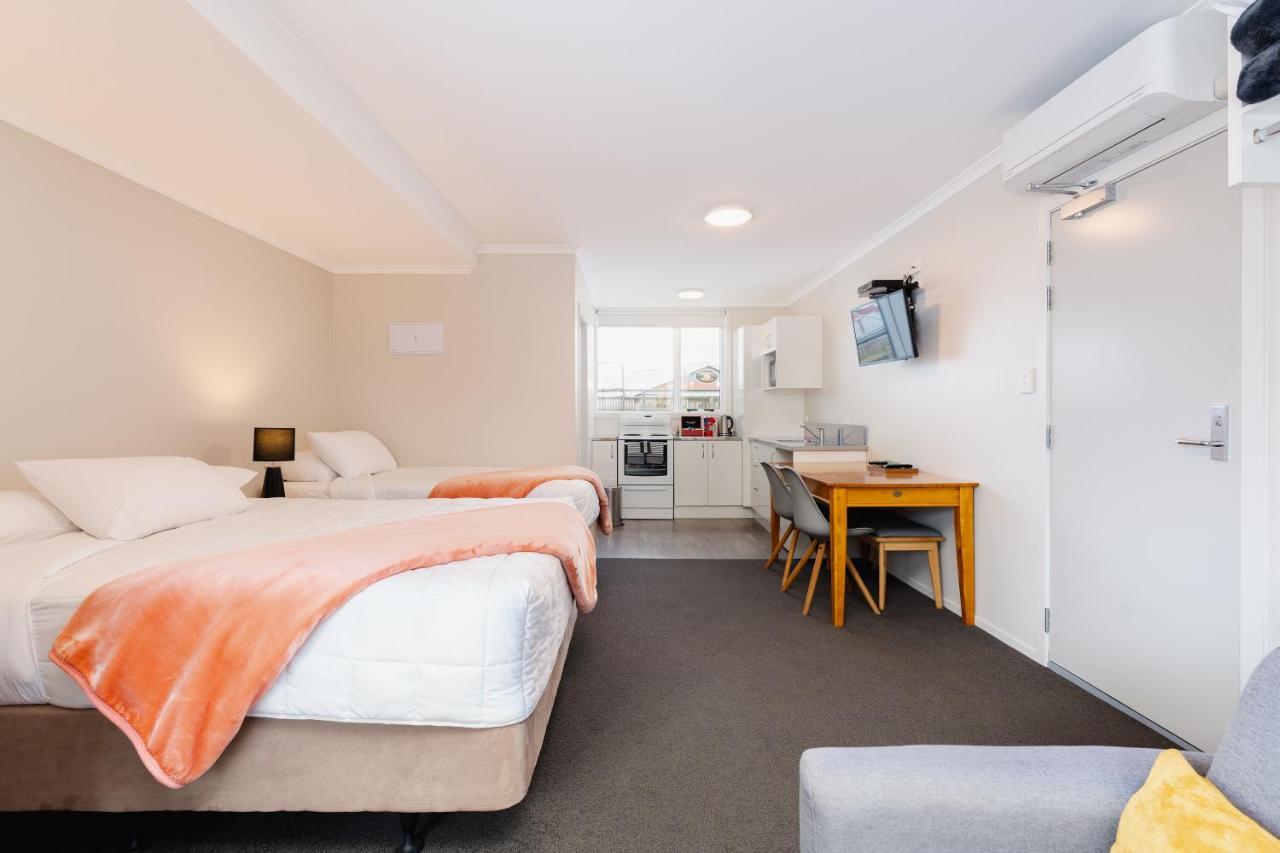 Highway Lodge Motel Balclutha Bagian luar foto